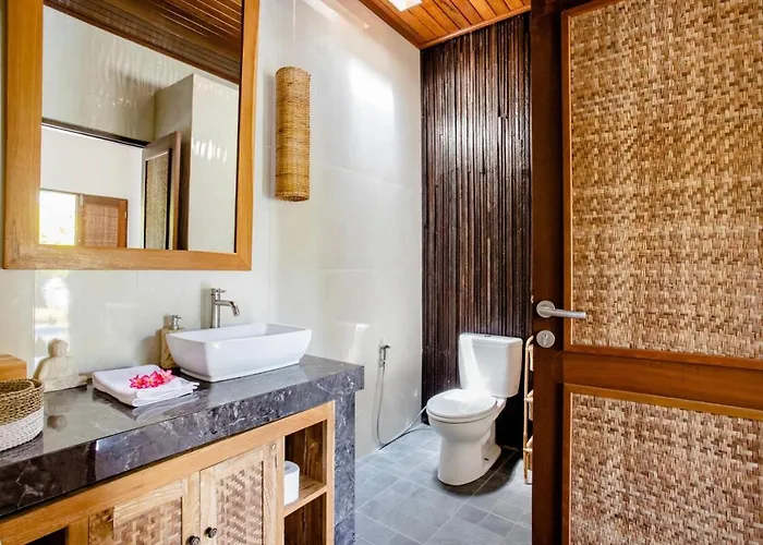 Luxurioese Poolvilla In Perfekt Fuer Entspannung Und Tropenflair チャングー