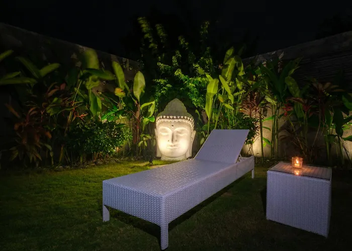 Luxurioese Poolvilla In Perfekt Fuer Entspannung Und Tropenflair ヴィラ *