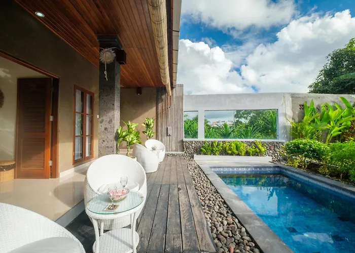 Luxurioese Poolvilla In Perfekt Fuer Entspannung Und Tropenflair *