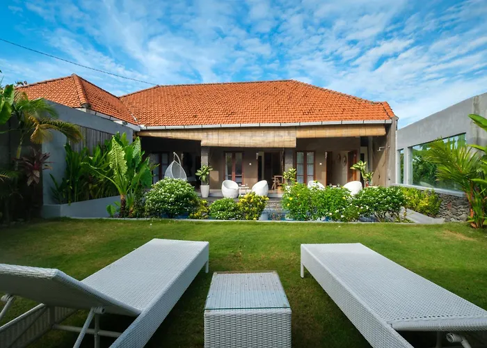 Luxurioese Poolvilla In Perfekt Fuer Entspannung Und Tropenflair ヴィラ